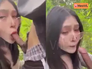 đi dã ngoại tiện địt eny ở trong rừng
