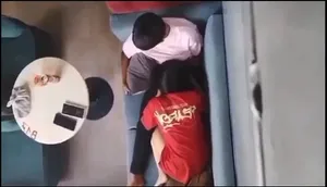 Quay lén người yêu mút liếm cho gấu nơi công cộng