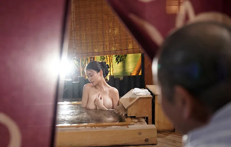 Vợ của con trai bị bố chồng yêu nhìn trộm khi đang tắm rồi phang đến mang thai